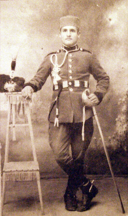 Jesús Gómez Recio, "Quincoces" el maqui de Aldeanovita en una fotografía durante el servicio militar