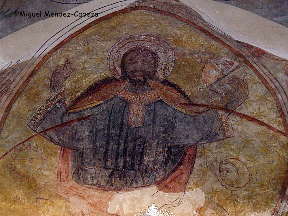 Pantocrator románico mudéjar pintado en el ábside de la iglesia de Piedrescrita