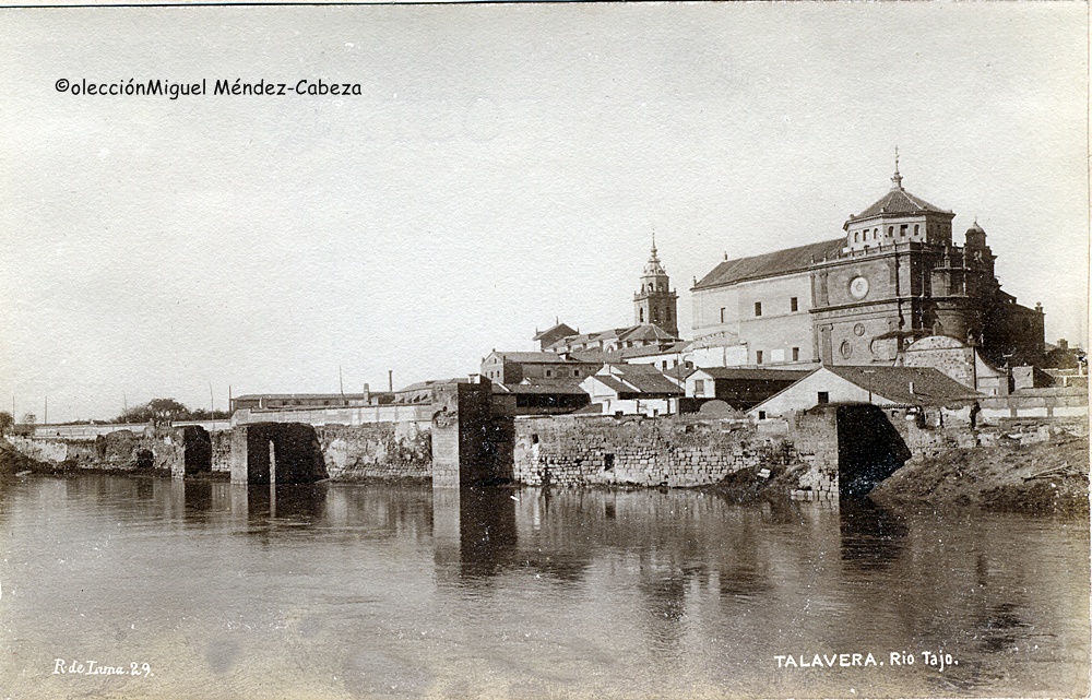 Foto de Ruiz de Luna del río en los años 20 con la muralla árabe ribereña del Tajo